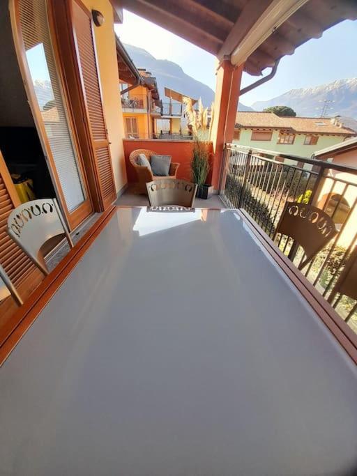 Modern Apartment With Terrace And Mezzanine Floor Colico Luaran gambar