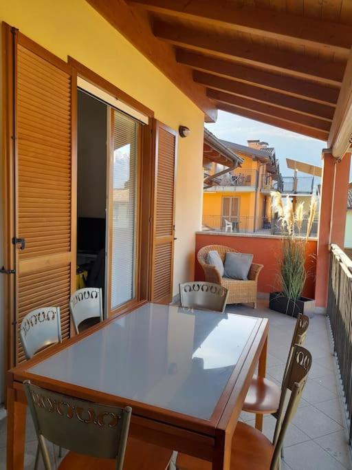 Modern Apartment With Terrace And Mezzanine Floor Colico Luaran gambar