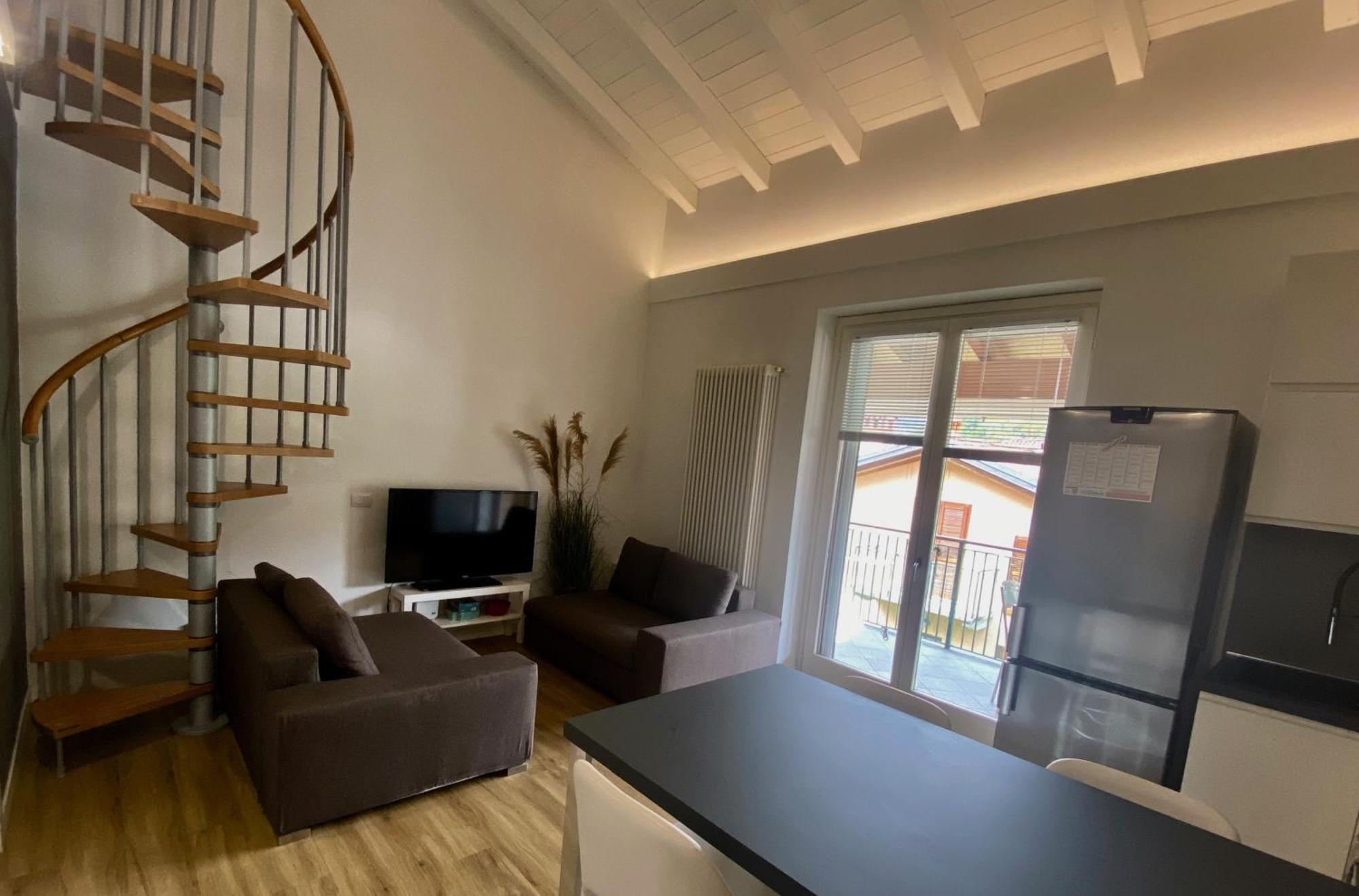 Modern Apartment With Terrace And Mezzanine Floor Colico Luaran gambar