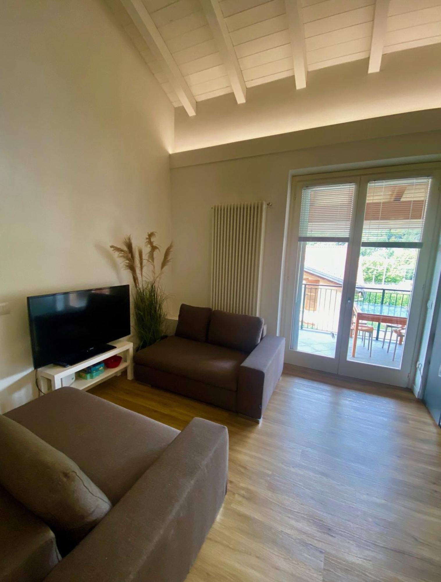 Modern Apartment With Terrace And Mezzanine Floor Colico Luaran gambar