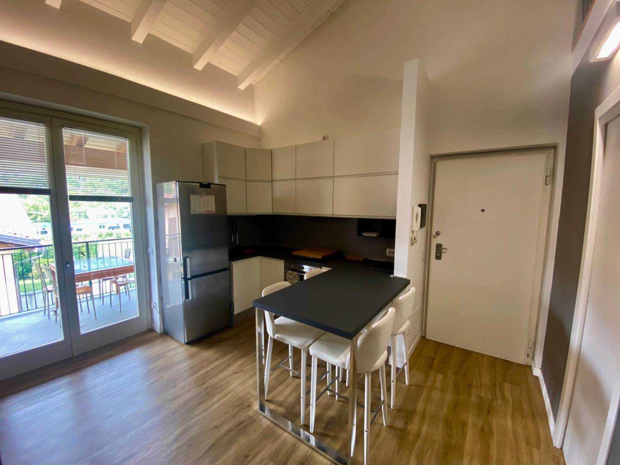Modern Apartment With Terrace And Mezzanine Floor Colico Luaran gambar